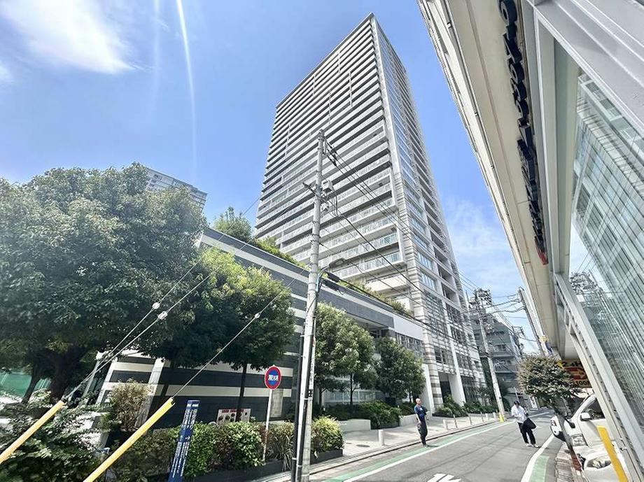 1LDK apartment in Shinjuku Ward, Tokyo - Photo 1