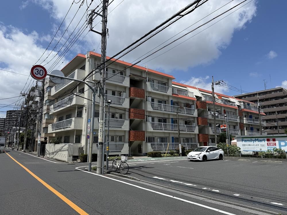2LDK apartment in Katsushika Ward, Tokyo - Photo 1