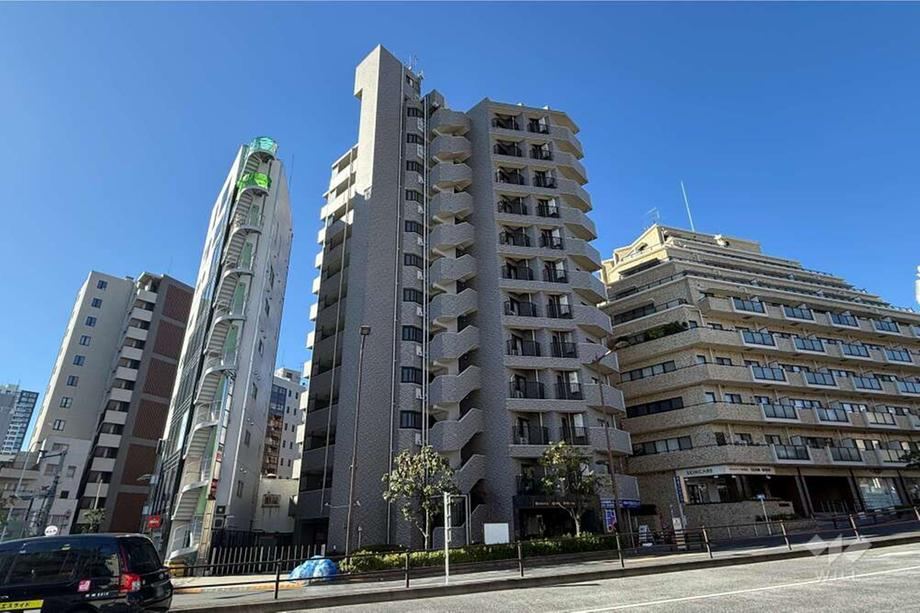 2LDK apartment in Shinjuku Ward, Tokyo - Photo 1