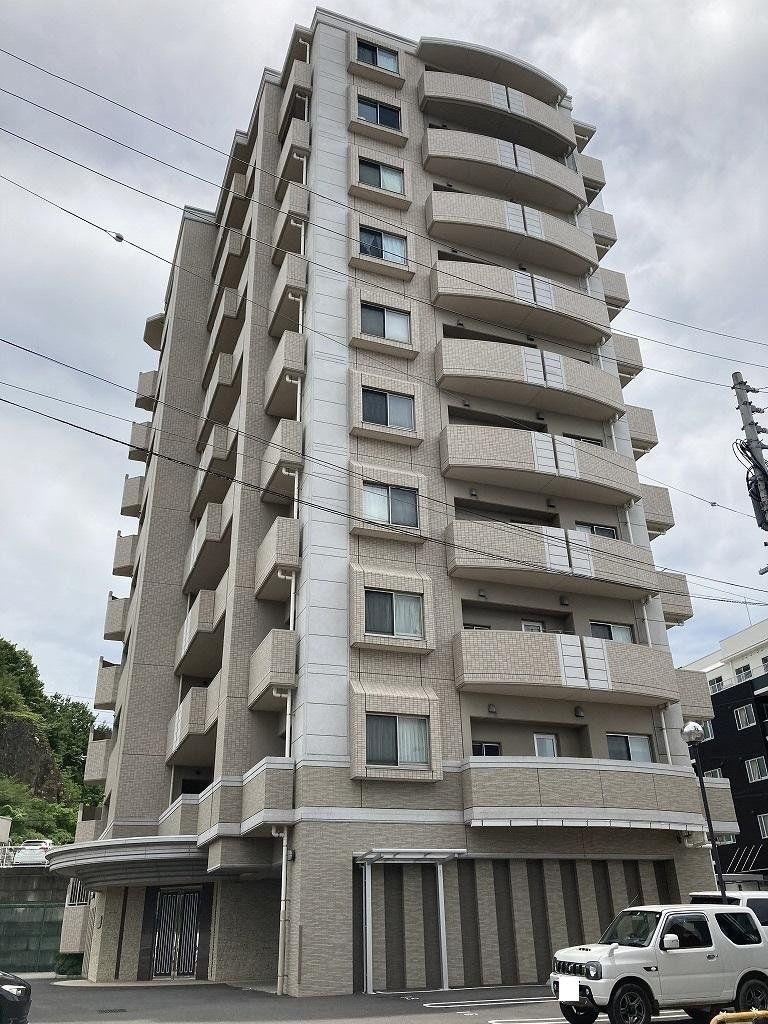 1LDK apartment in Matsuyama, Ehime - Photo 1