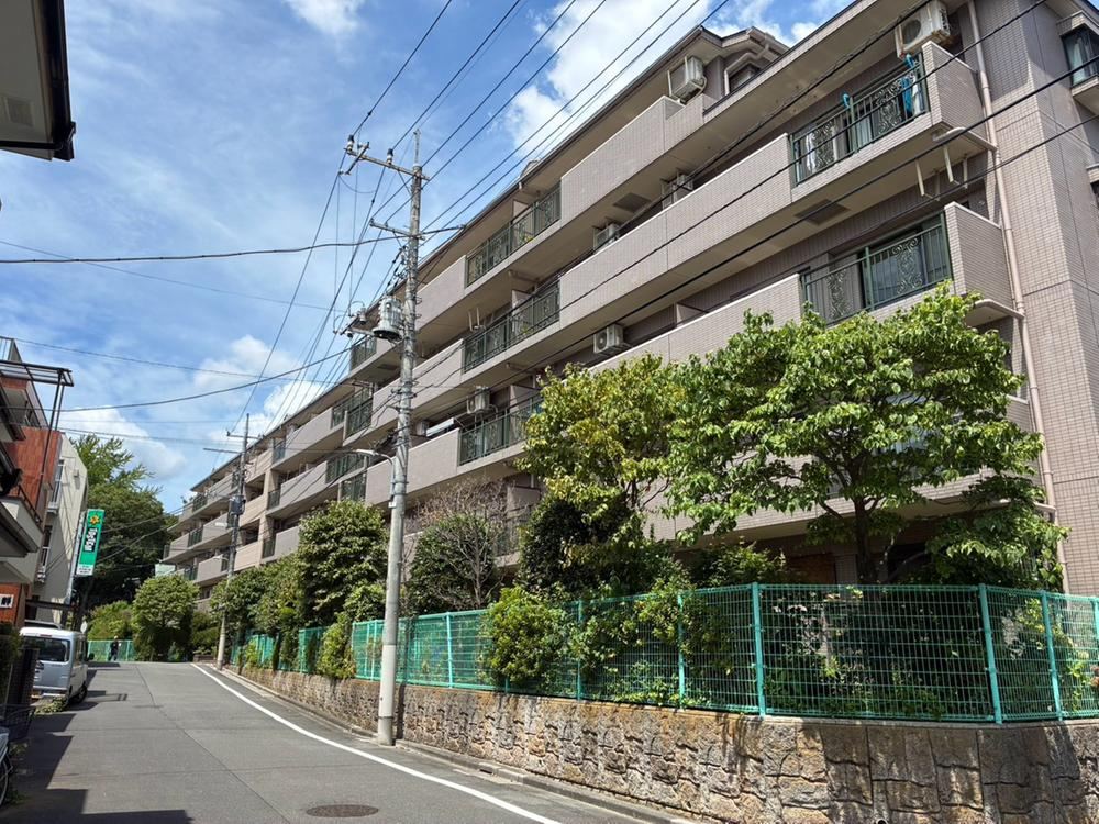 3LDK apartment in Chofu, Tokyo - Photo 1