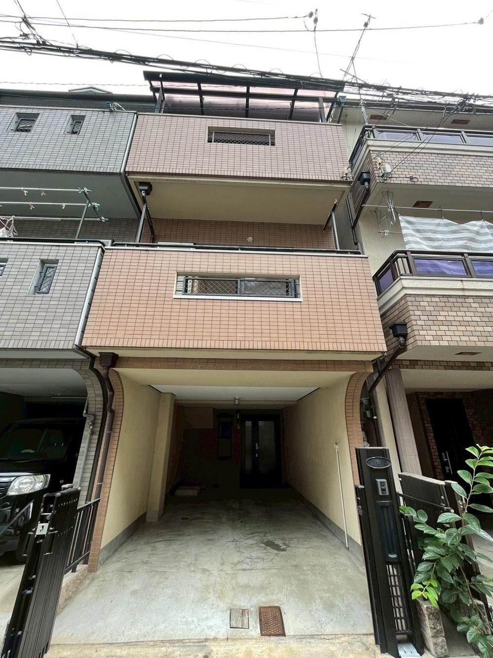 3LDK house in Hirakata, Osaka - Photo 1