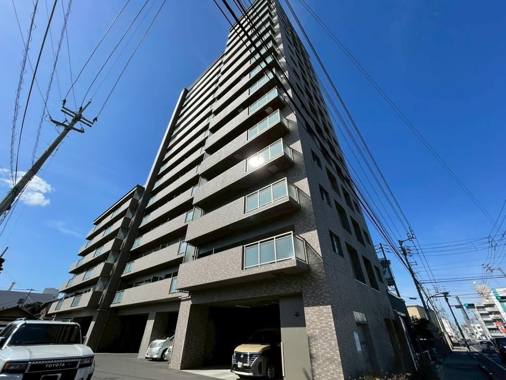 4LDK apartment in Takamatsu, Kagawa - Photo 1