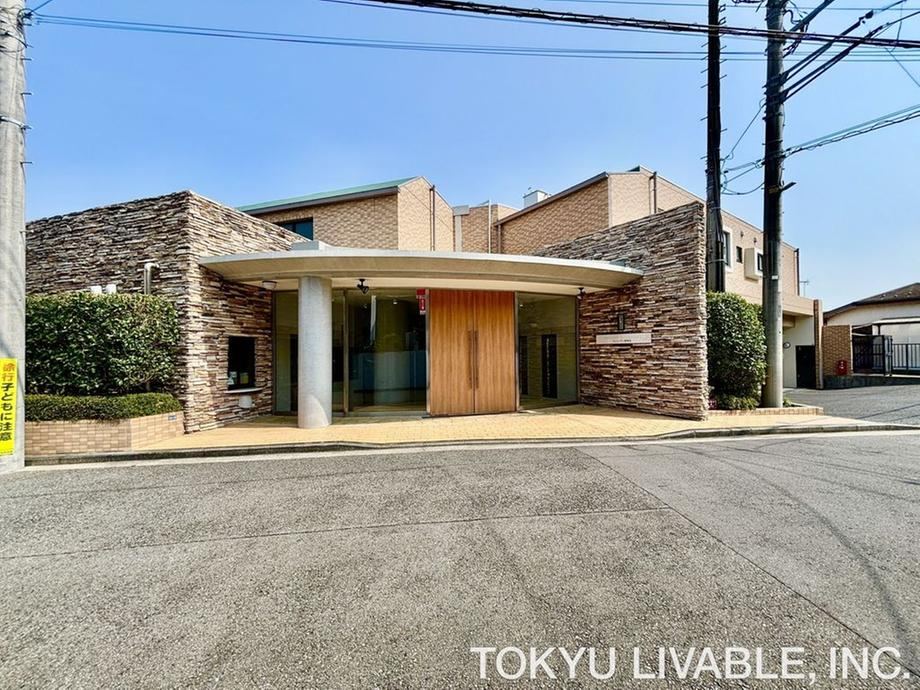 3LDK apartment in Konan Ward, Yokohama, Kanagawa - Photo 1
