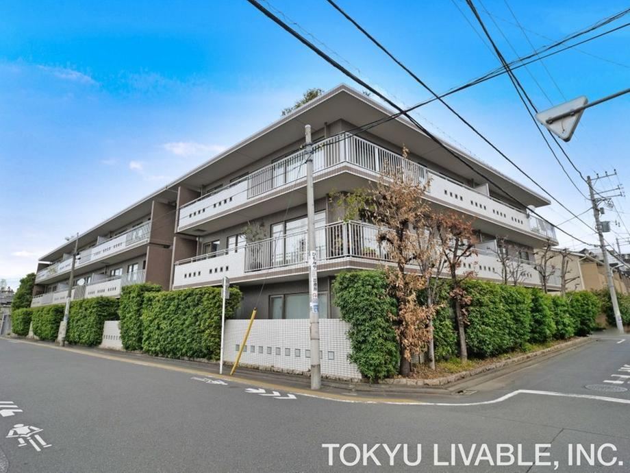 3LDK apartment in Meguro Ward, Tokyo - Photo 1