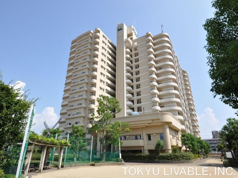 3LDK apartment in Tsurumi Ward, Osaka - Photo 1