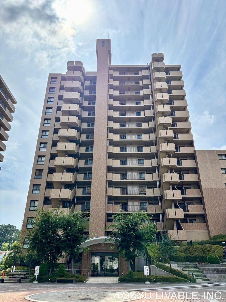 3LDK apartment in Suita, Osaka - Photo 1