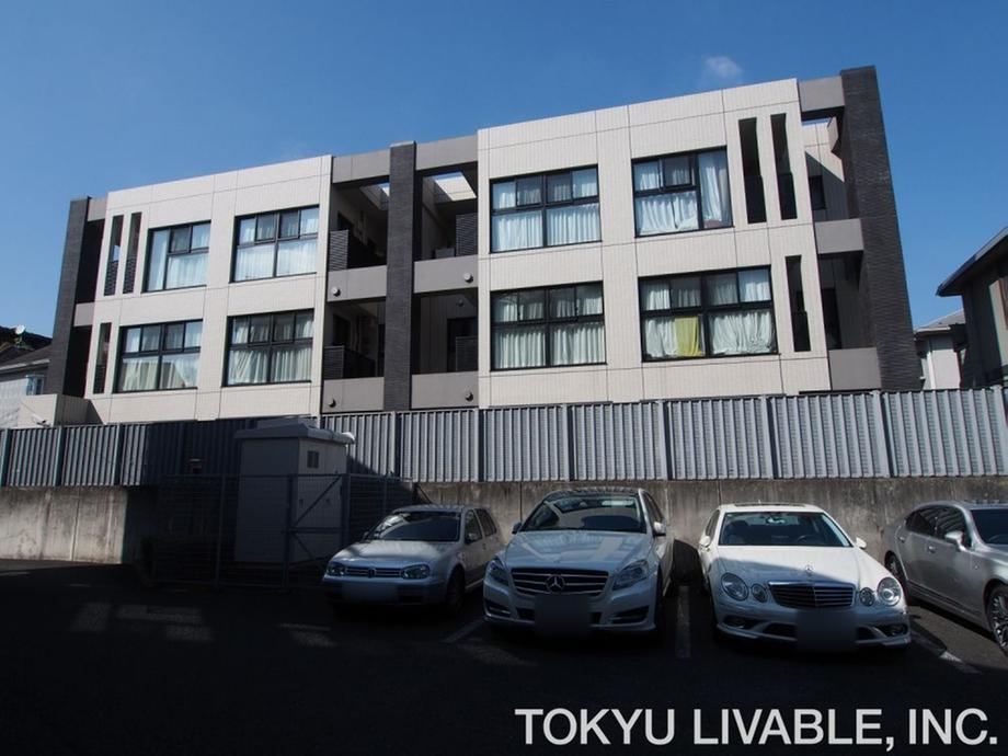 2LDK apartment in Nakano Ward, Tokyo - Photo 1