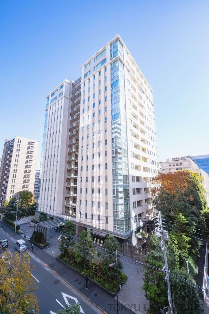 3LDK apartment in Chiyoda Ward, Tokyo - Photo 1