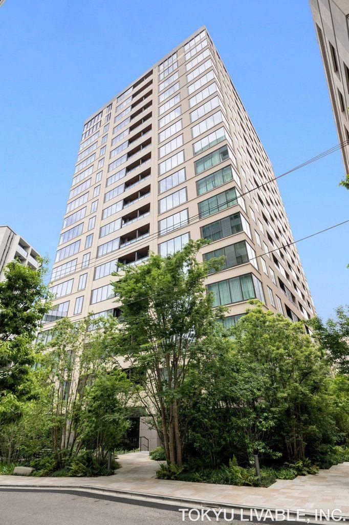 3LDK apartment in Chiyoda Ward, Tokyo - Photo 1