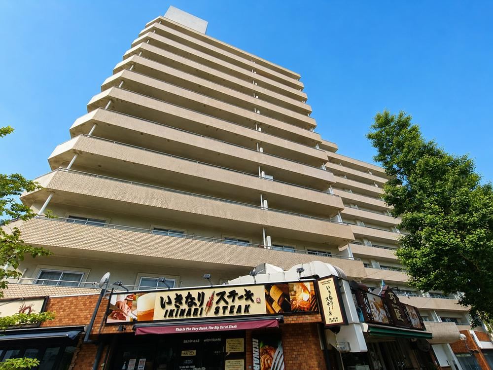 3LDK apartment in Shinagawa Ward, Tokyo - Photo 1