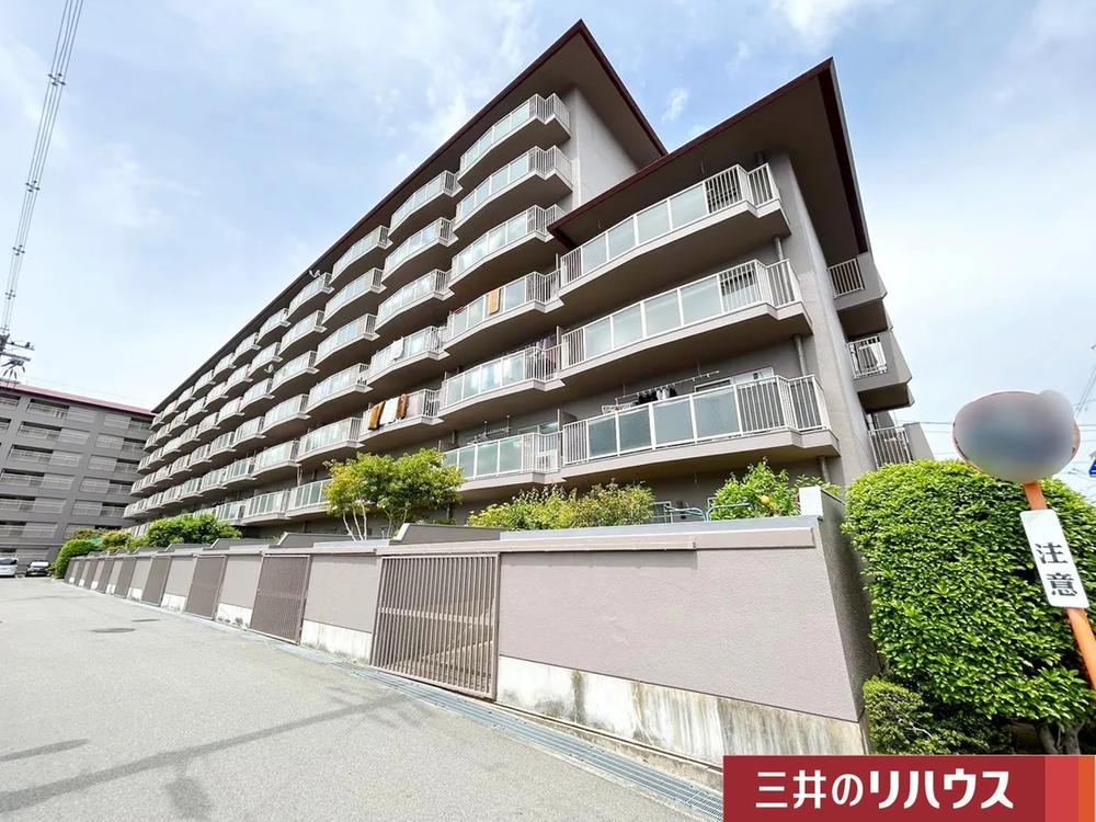 3LDK apartment in Takatsuki, Osaka - Photo 1