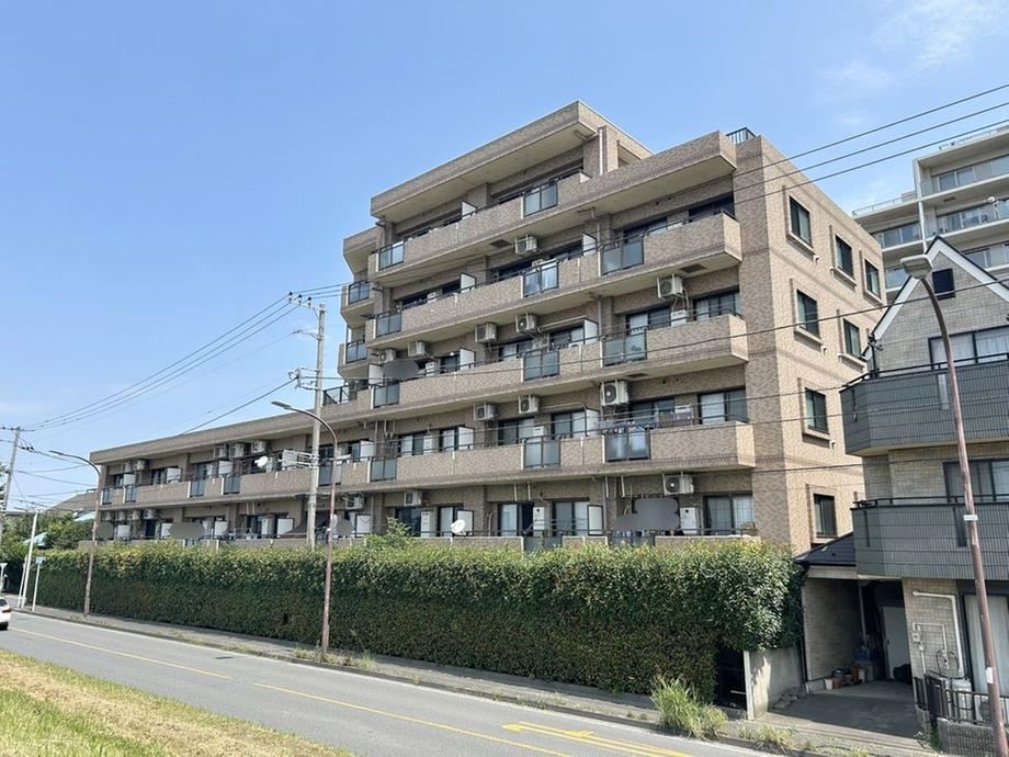 3LDK apartment in Chofu, Tokyo - Photo 1