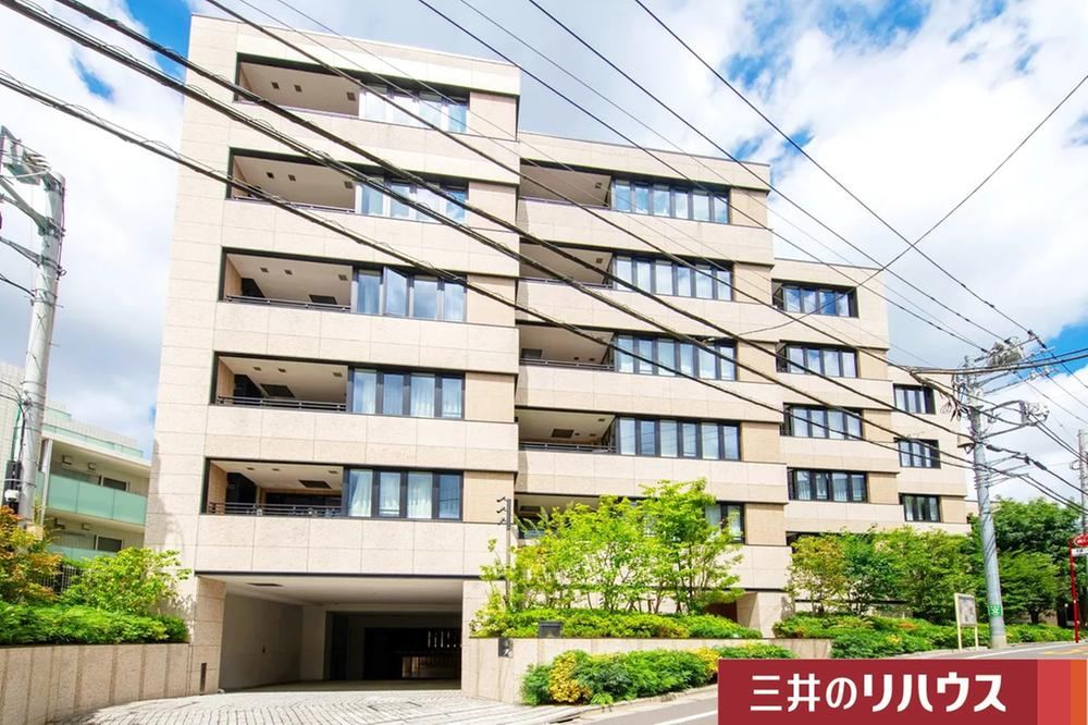 2LDK apartment in Shibuya Ward, Tokyo - Photo 1