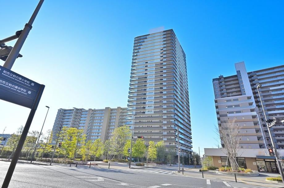 2LDK apartment in Kashiwa, Chiba - Photo 1