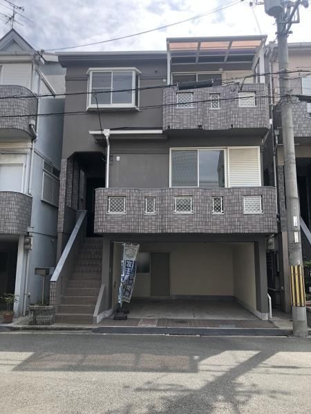 4LDK house in Yao, Osaka - Photo 1