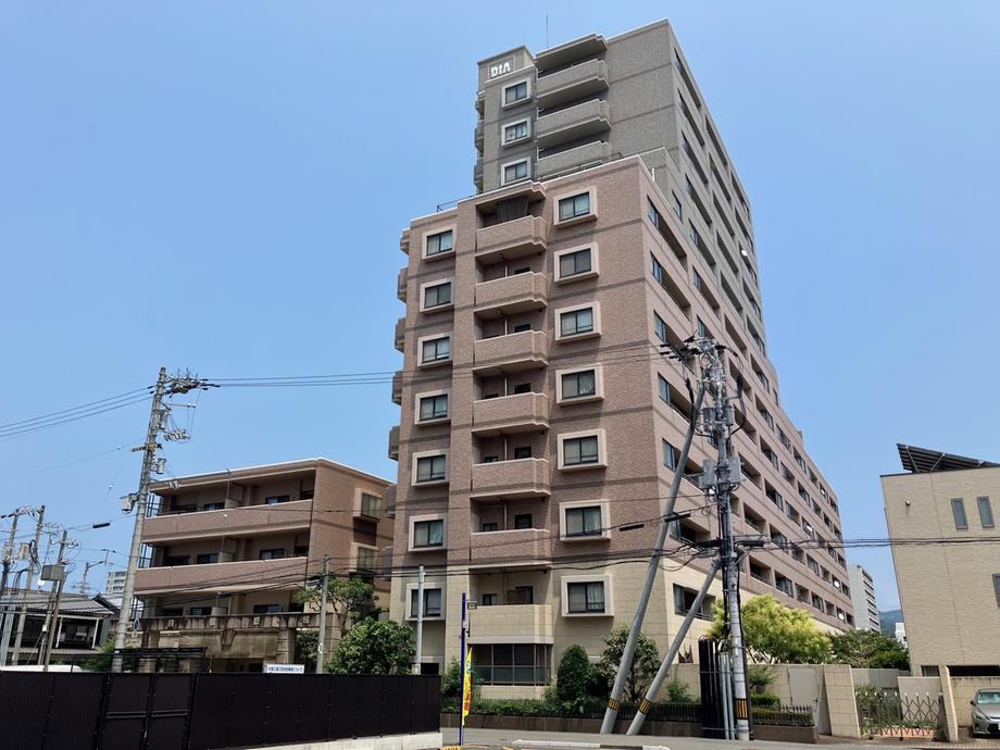 4LDK apartment in Matsuyama, Ehime - Photo 1