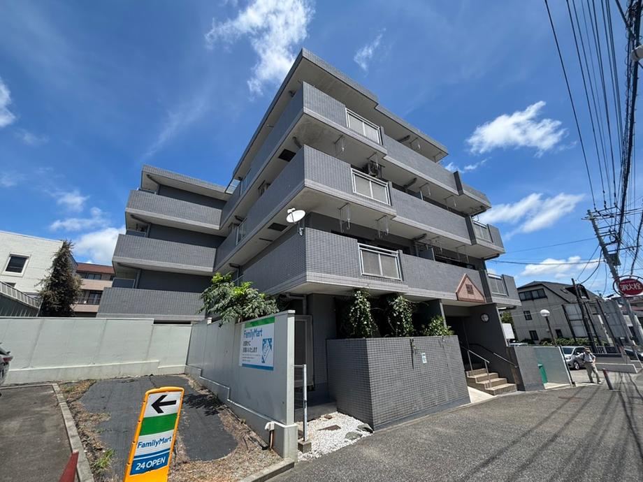 3LDK apartment in Asahi Ward, Yokohama, Kanagawa - Photo 1
