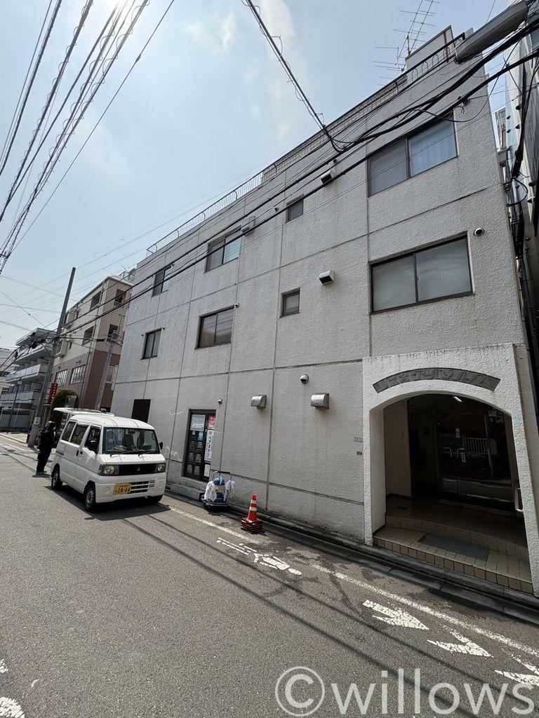 2LDK apartment in Meguro Ward, Tokyo - Photo 1