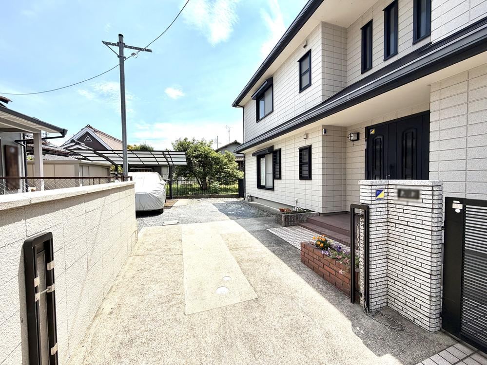 5LDK+S house in Hirakata, Osaka - Photo 1