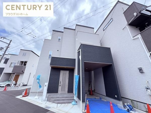 4LDK house in Daito, Osaka - Photo 1
