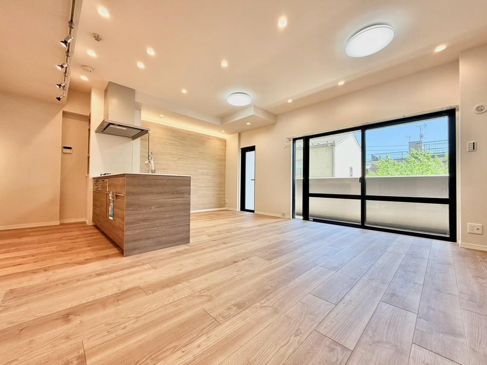 3LDK+S apartment in Koto Ward, Tokyo - Photo 1