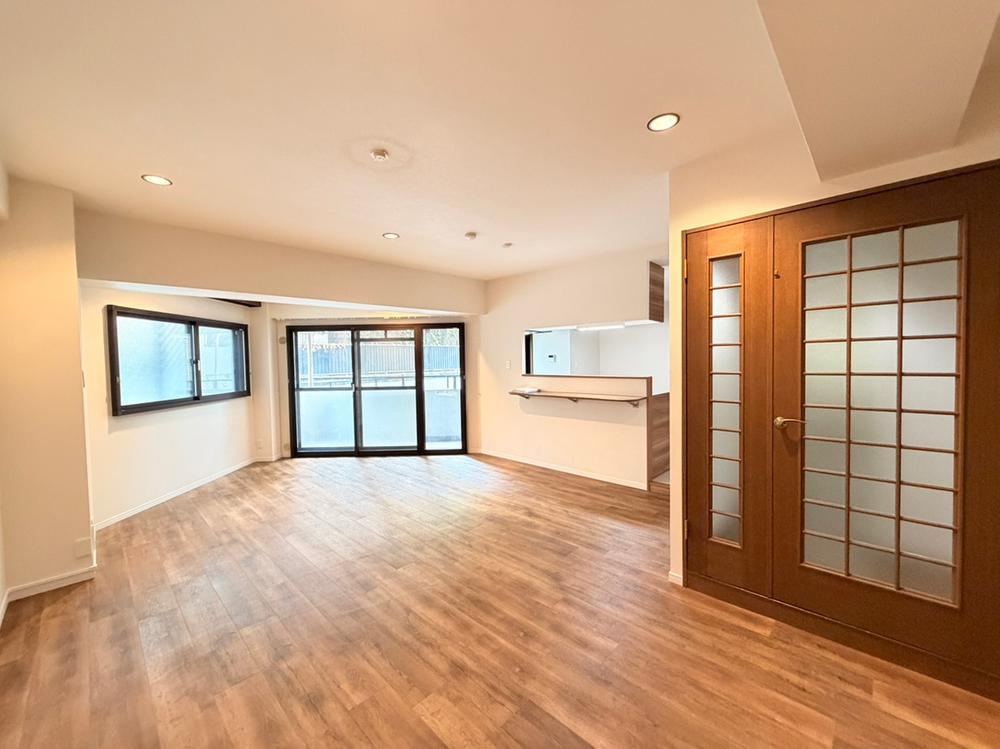 2LDK+S apartment in Tennoji Ward, Osaka - Photo 1