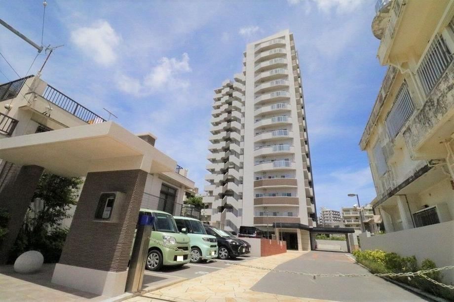 4LDK apartment in Urasoe, Okinawa - Photo 1