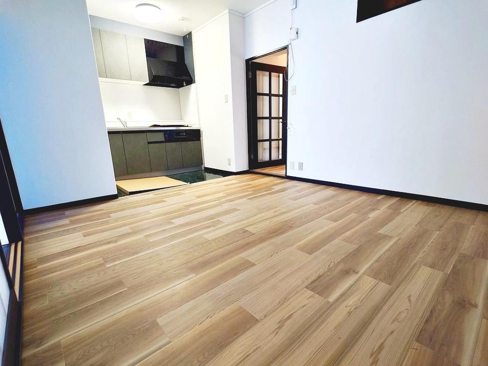 3LDK apartment in Suminoe Ward, Osaka - Photo 1