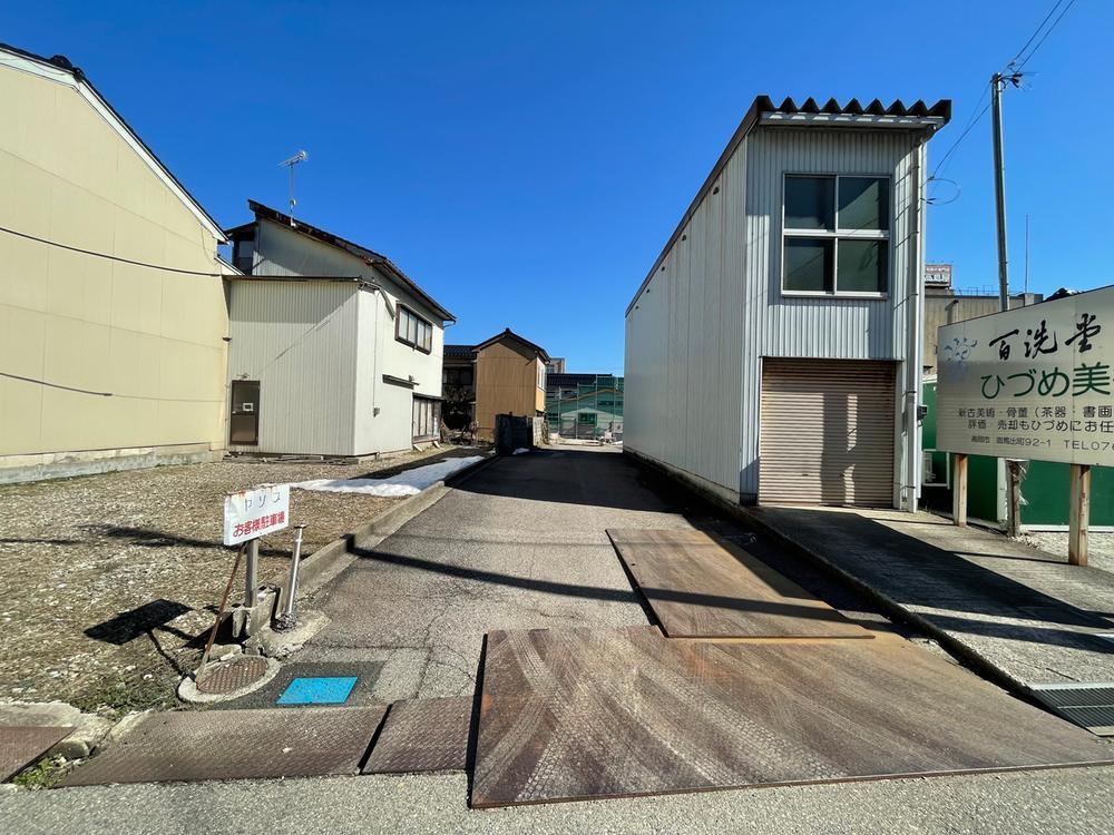 189 m² land in Takaoka, Toyama - Photo 1