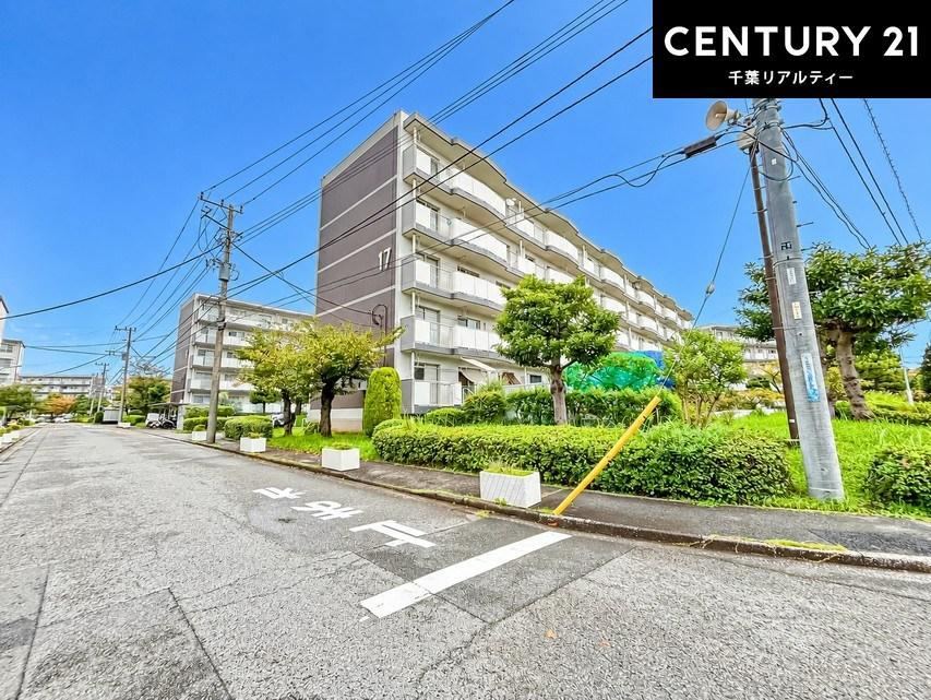 3LDK apartment in Mihama Ward, Chiba - Photo 1