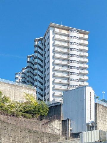 2LDK apartment in Tarumi Ward, Kobe, Hyogo - Photo 1
