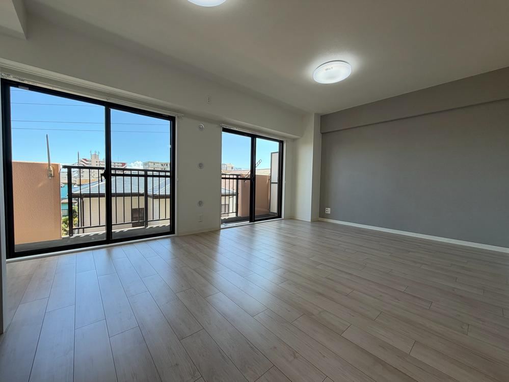 3LDK apartment in Hiratsuka, Kanagawa - Photo 1