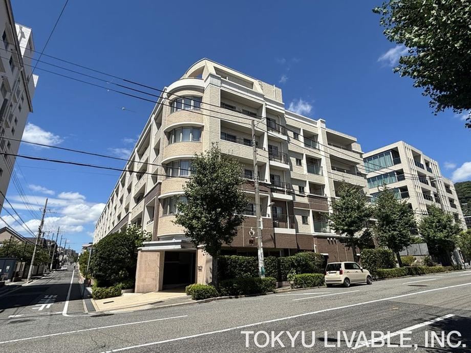 3LDK apartment in Higashinada Ward, Kobe, Hyogo - Photo 1