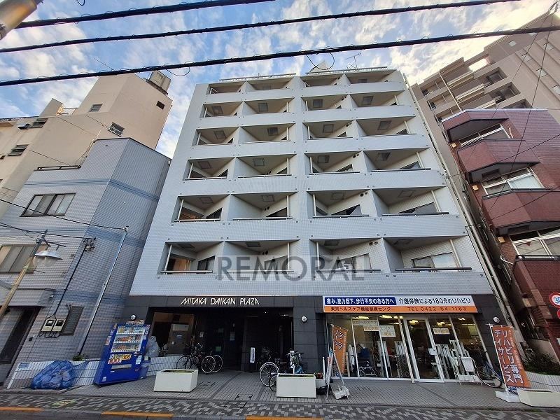 1K apartment in Mitaka, Tokyo - Photo 1