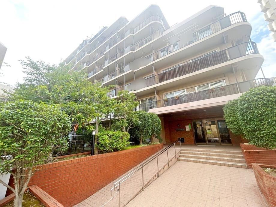 2LDK apartment in Shinagawa Ward, Tokyo - Photo 1