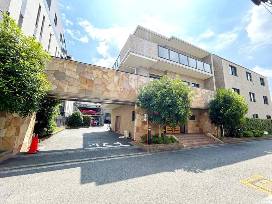 3LDK apartment in Komae, Tokyo - Photo 1