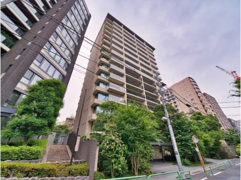 3LDK apartment in Chiyoda Ward, Tokyo - Photo 1