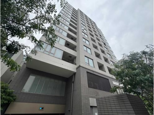 2LDK apartment in Chiyoda Ward, Tokyo - Photo 1