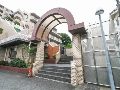 2LDK+S apartment in Naka Ward, Yokohama, Kanagawa - Photo 1