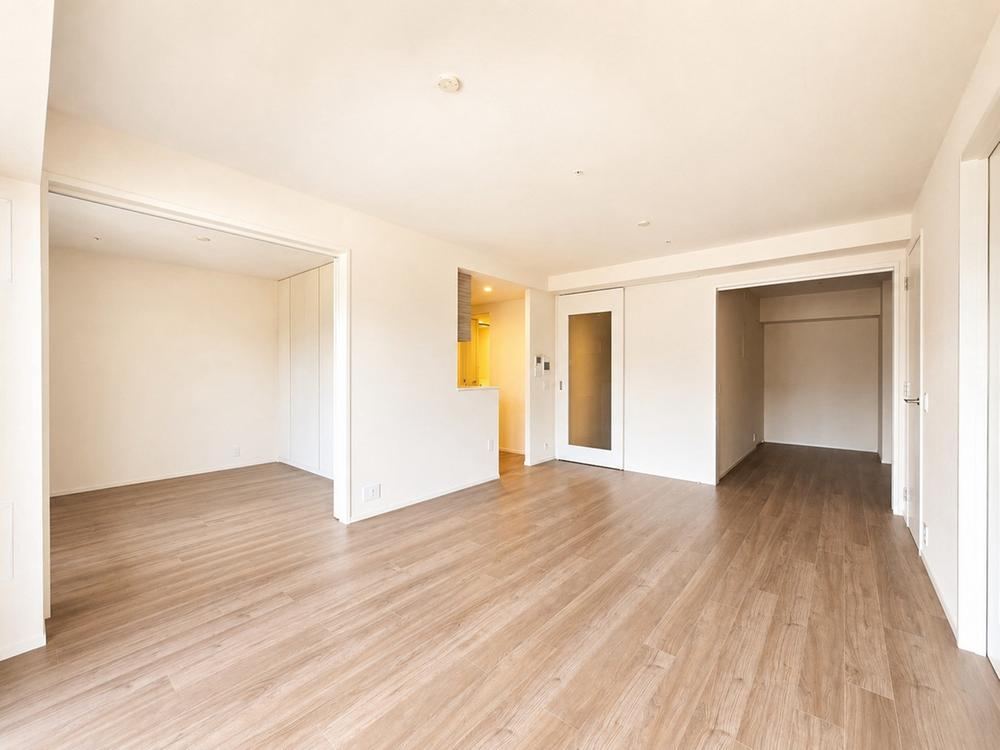 3LDK+S apartment in Kita Ward, Osaka - Photo 1
