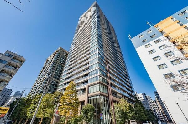 3LDK+S apartment in Chuo Ward, Tokyo - Photo 1