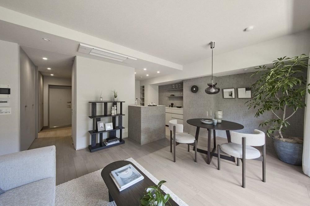 2LDK apartment in Minato Ward, Tokyo - Photo 1