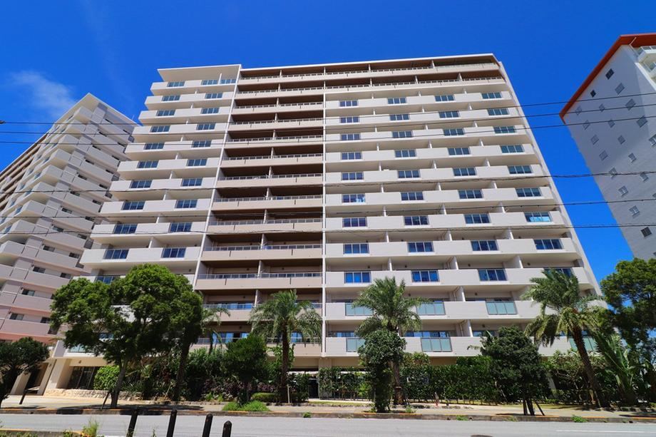 2LDK apartment in Tomigusuku, Okinawa - Photo 1