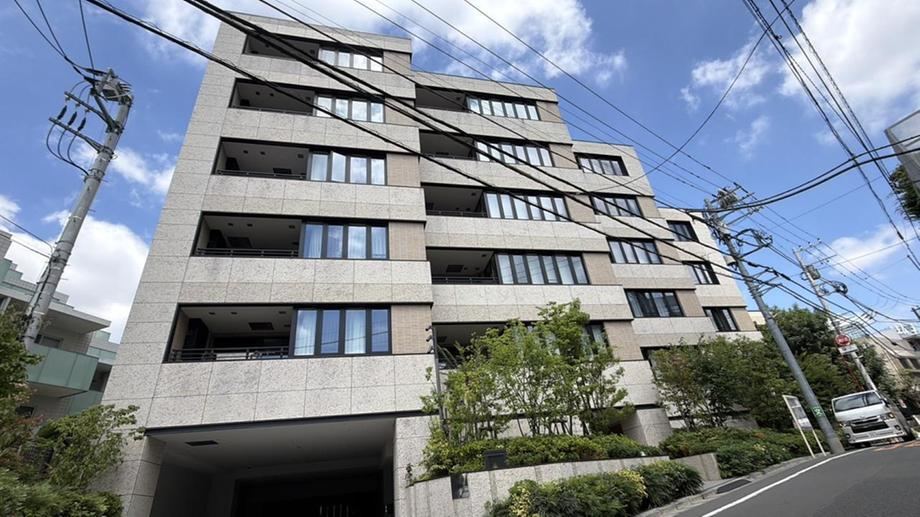 2LDK apartment in Shibuya Ward, Tokyo - Photo 1