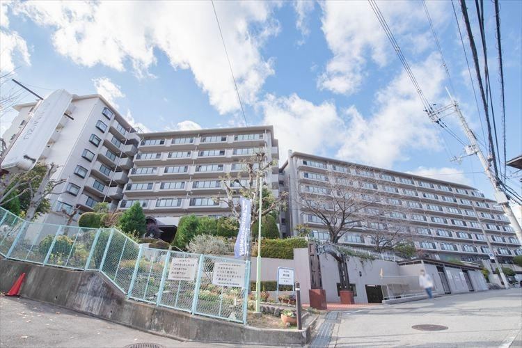 2LDK+S apartment in Suita, Osaka - Photo 1