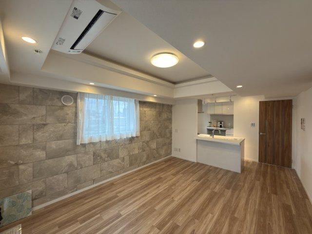 2LDK apartment in Shinjuku Ward, Tokyo - Photo 1