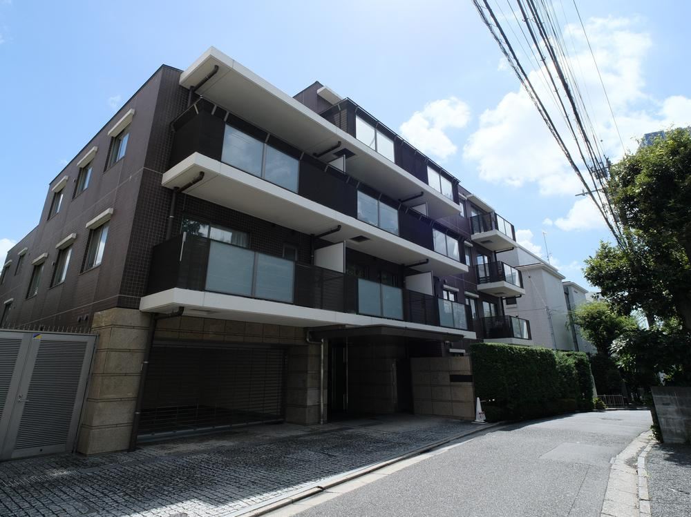 1LDK apartment in Shinjuku Ward, Tokyo - Photo 1