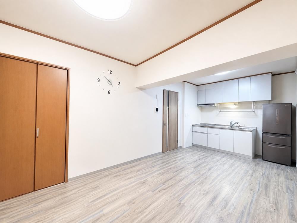 2LDK apartment in Higashiosaka, Osaka - Photo 1
