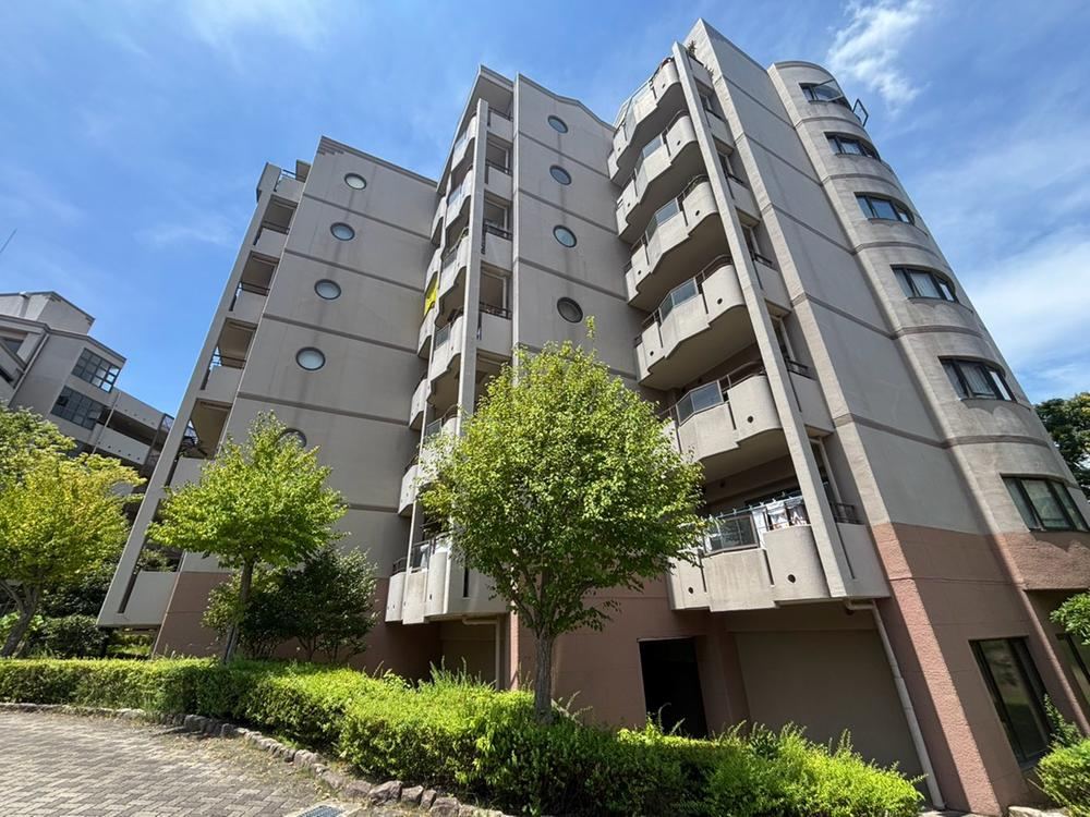 4LDK+S apartment in Kita Ward, Kobe, Hyogo - Photo 1